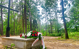 W lesie odkryto masowe groby z prochami więźniów niemieckiego obozu